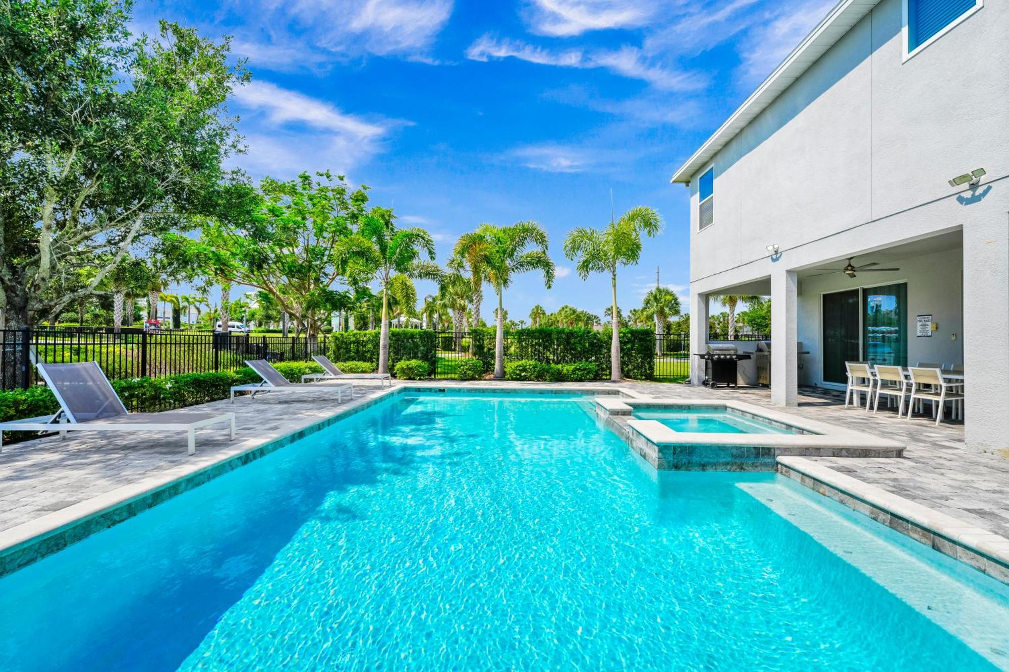 Elite With Private Pool & Amenities By Rentyl Near - 200a *