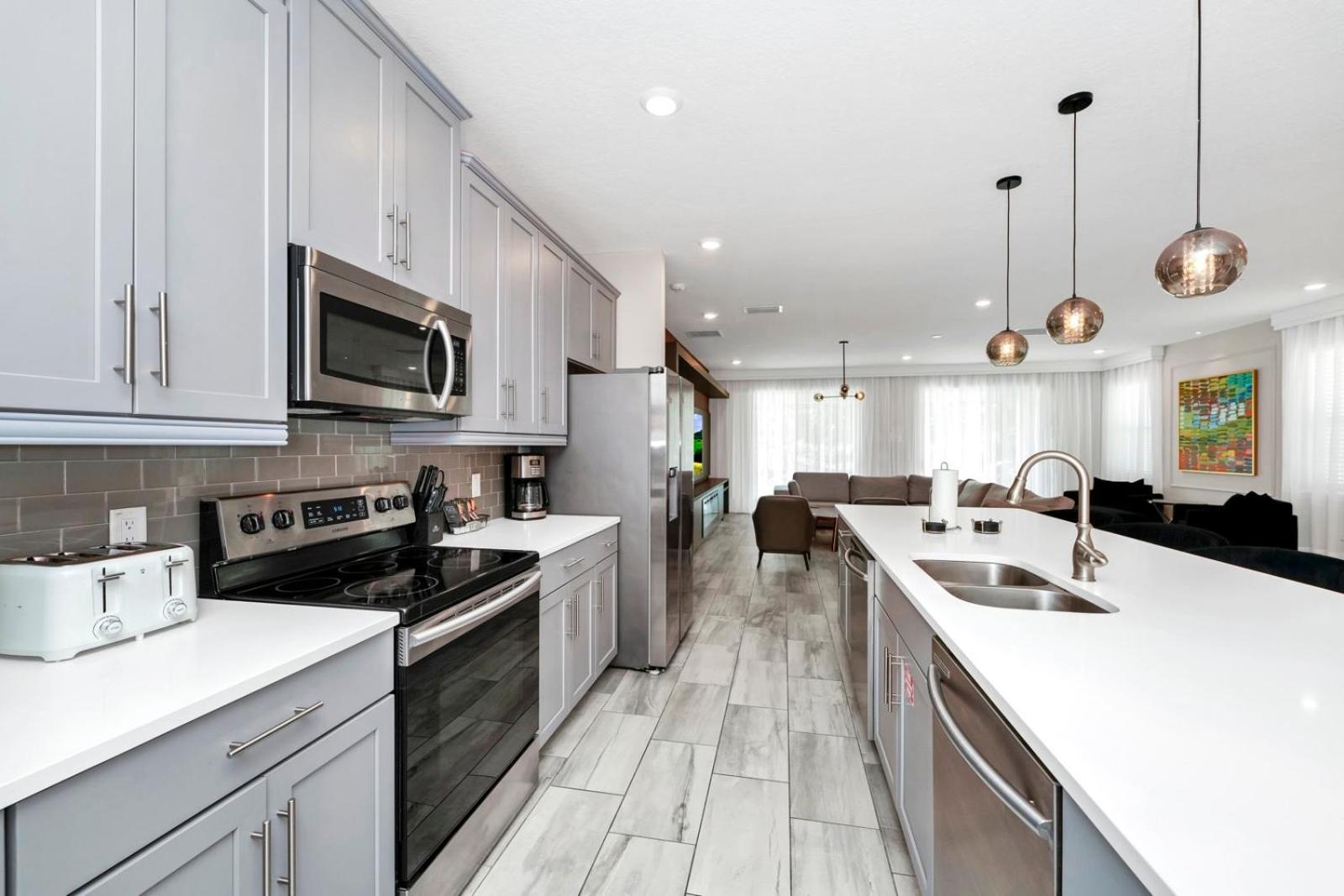 Elite With Private Pool & Amenities By Rentyl Near - 200a