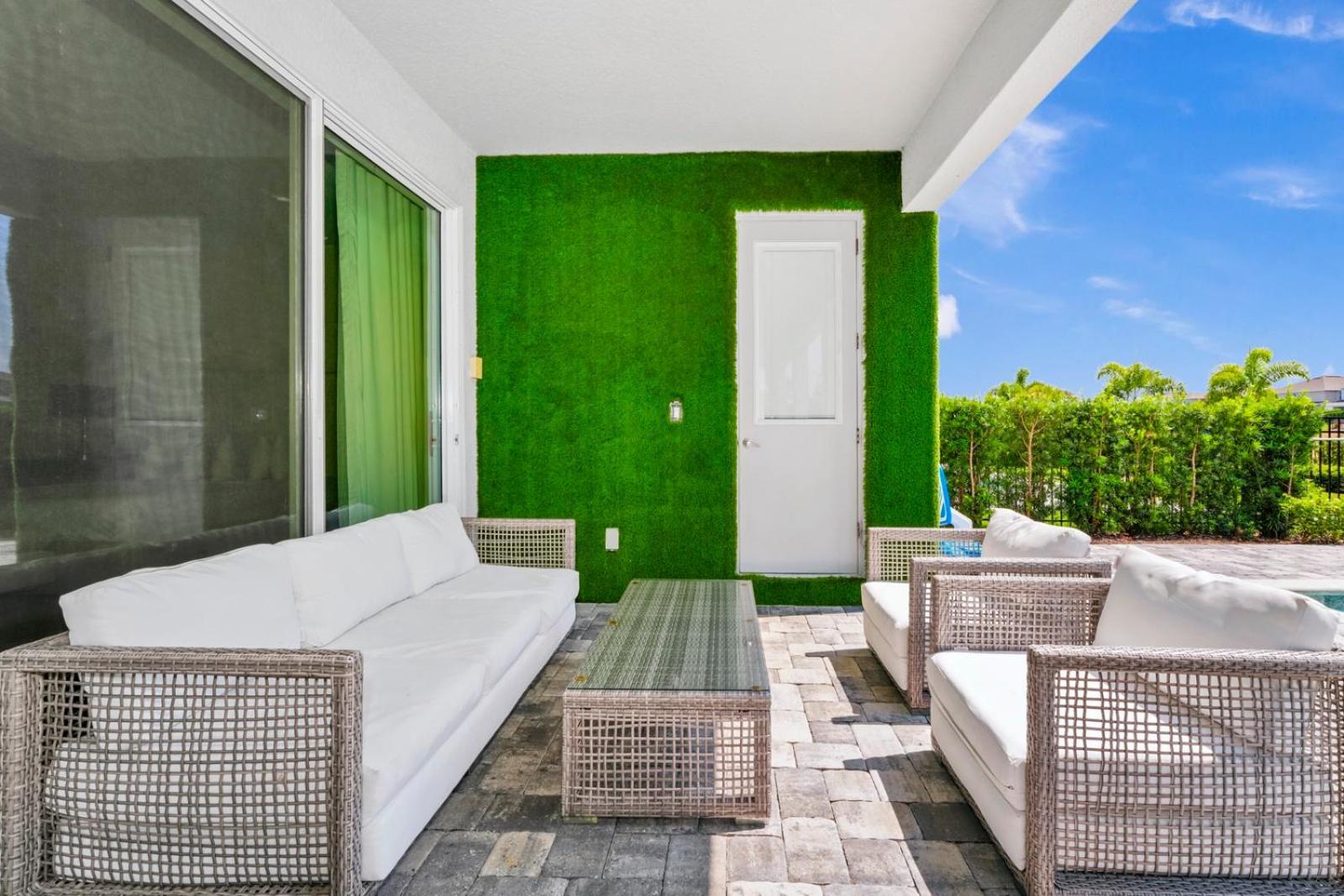 Elite With Private Pool & Amenities By Rentyl Near - 200a